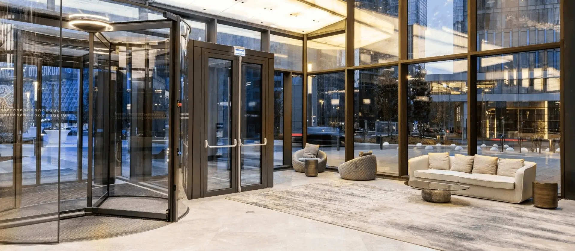 NEVA TOWERS (Нева Тауэрс)