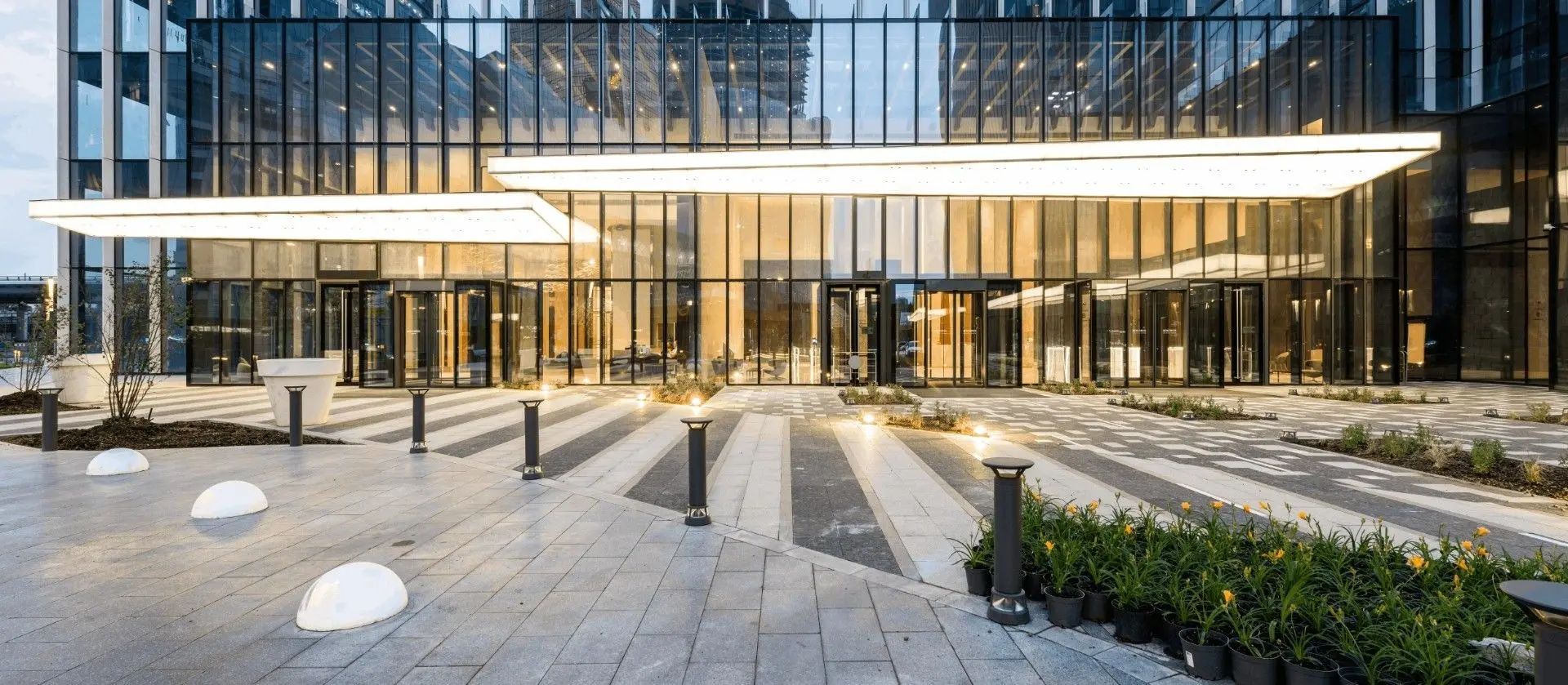 NEVA TOWERS (Нева Тауэрс)